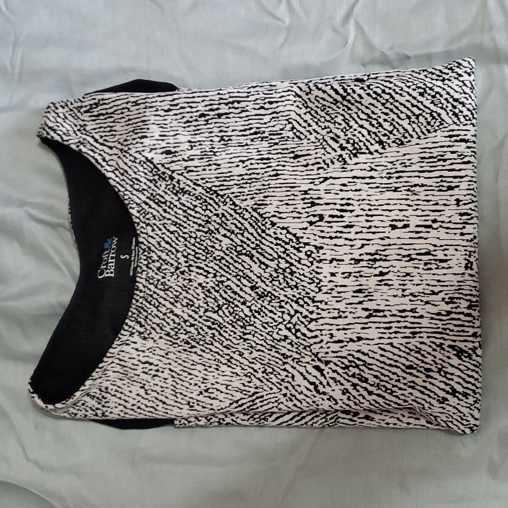 Croft and Barrow long sleeve print top. Size Small